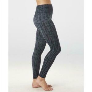 NWOT SPANX Women's Look at Me Now Seamless Indigo Geo Leggings XL Blue/Black